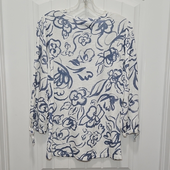 FDJ French Dressing Jeans Floral Print V-Neck Top - Blue and White - Picture 5 of 6